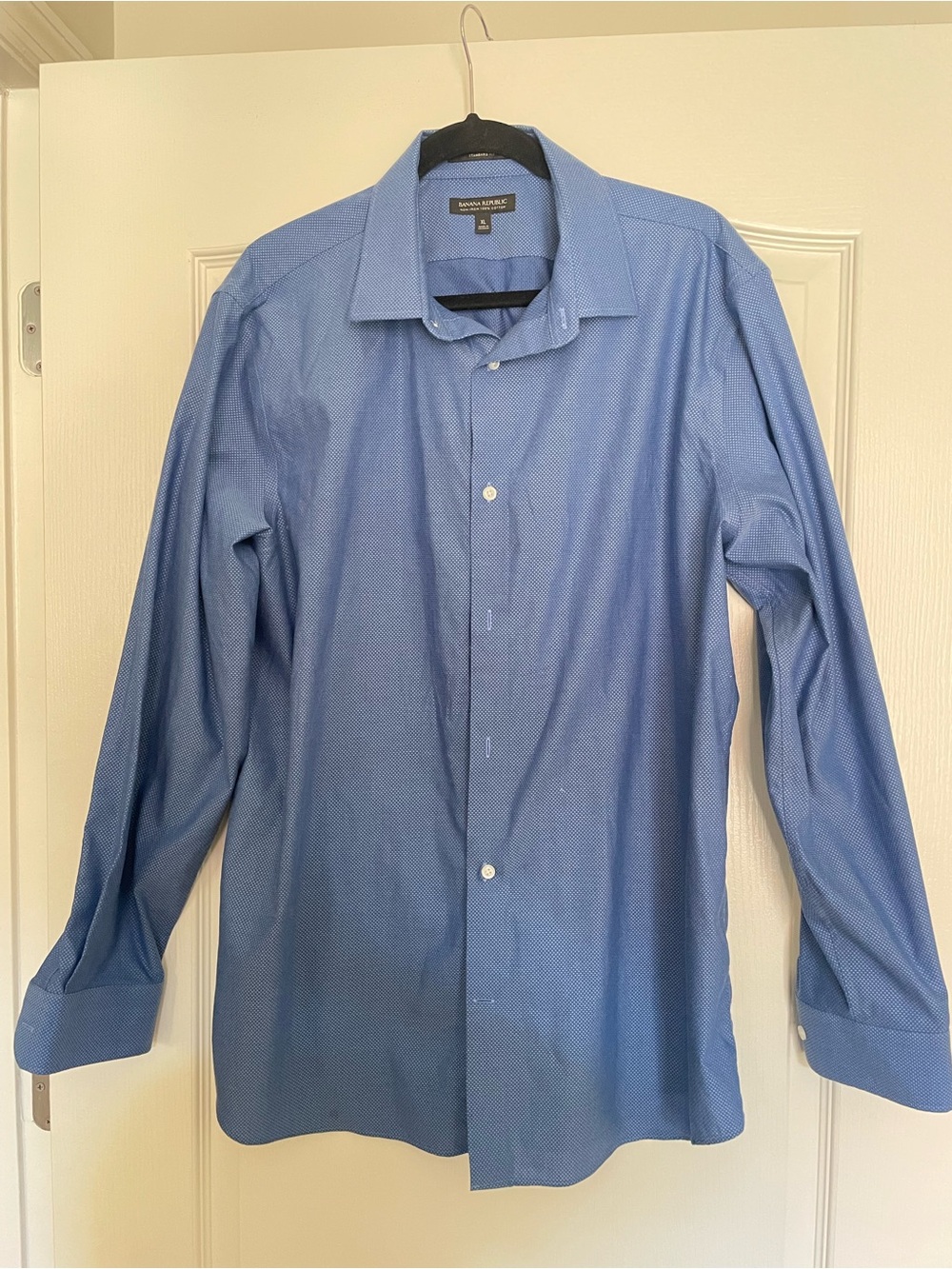 Banana Republic Men's Light Blue Micro-Pattern Dress Shirt